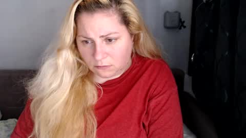 Snapshot of candycream74 chatting on 02/11/25, 09:20 Laura online show from 02/11/25, 09:20