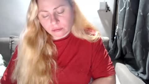 Snapshot of candycream74 chatting on 02/11/25, 08:10 Laura online show from 02/11/25, 08:10