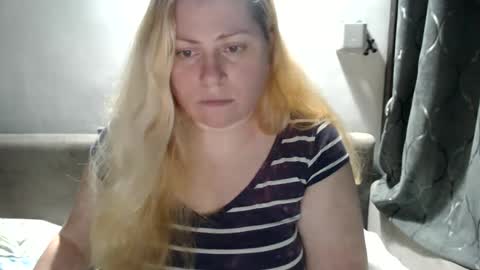 Snapshot of candycream74 chatting on 02/12/25, 05:37 Laura online show from 02/12/25, 05:37