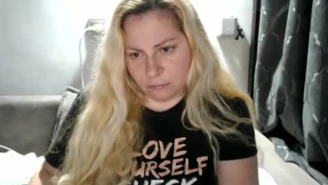 Snapshot of candycream74 chatting on 02/16/25, 06:32 Laura online show from 02/16/25, 06:32