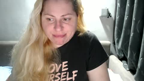 Snapshot of candycream74 chatting on 02/17/25, 03:31 Laura online show from 02/17/25, 03:31