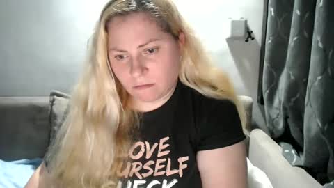 Snapshot of candycream74 chatting on 02/17/25, 06:37 Laura online show from 02/17/25, 06:37