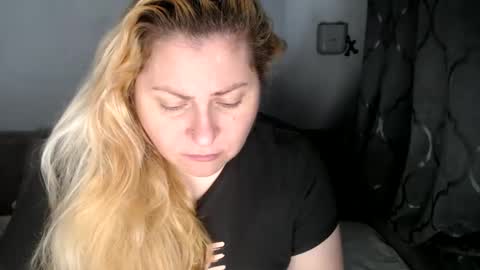 Snapshot of candycream74 chatting on 02/18/25, 06:59 Laura online show from 02/18/25, 06:59