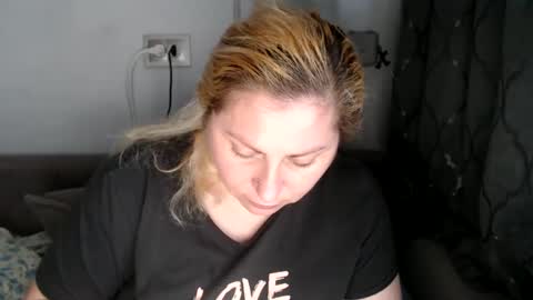 Snapshot of candycream74 chatting on 02/19/25, 08:44 Laura online show from 02/19/25, 08:44