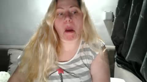 Snapshot of candycream74 chatting on 03/03/25, 05:07 Laura online show from 03/03/25, 05:07