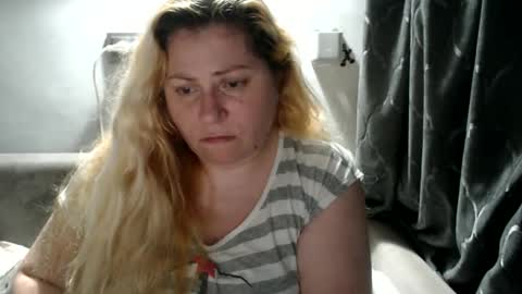 Snapshot of candycream74 chatting on 03/03/25, 11:14 Laura online show from 03/03/25, 11:14