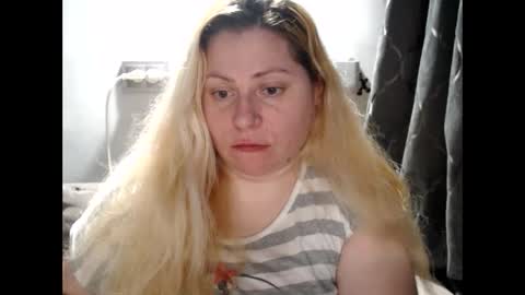 Snapshot of candycream74 chatting on 03/04/25, 06:29 Laura online show from 03/04/25, 06:29