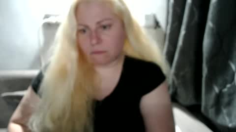 Snapshot of candycream74 chatting on 03/09/25, 09:25 Laura online show from 03/09/25, 09:25