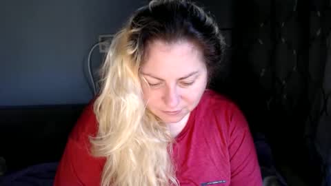 Snapshot of candycream74 chatting on 09/21/25, 09:22 Laura online show from 09/21/25, 09:22