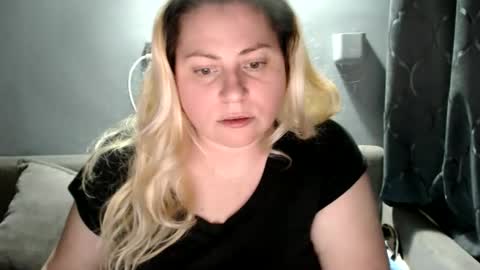 Snapshot of candycream74 chatting on 09/29/25, 04:34 Laura online show from 09/29/25, 04:34