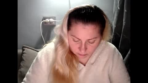 Snapshot of candycream74 chatting on 10/08/25, 03:31 Laura online show from 10/08/25, 03:31