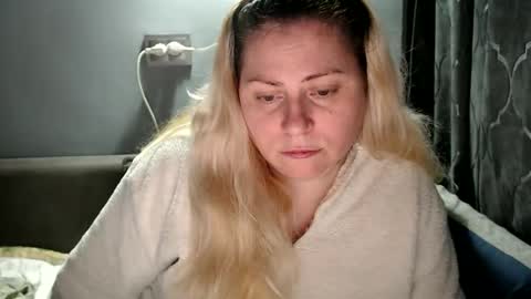 Snapshot of candycream74 chatting on 10/09/25, 03:43 Laura online show from 10/09/25, 03:43