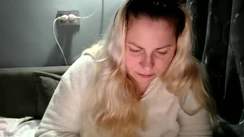 Snapshot of candycream74 chatting on 10/10/25, 09:03 Laura online show from 10/10/25, 09:03