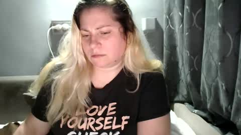 Snapshot of candycream74 chatting on 10/14/25, 08:42 Laura online show from 10/14/25, 08:42