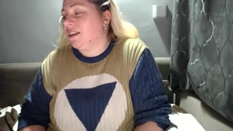 Snapshot of candycream74 chatting on 10/16/25, 05:58 Laura online show from 10/16/25, 05:58