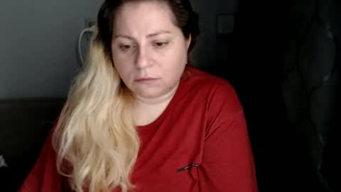 Snapshot of candycream74 chatting on 10/22/25, 06:24 Laura online show from 10/22/25, 06:24