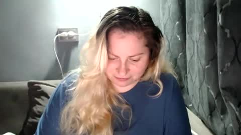 Snapshot of candycream74 chatting on 10/29/25, 10:00 Laura online show from 10/29/25, 10:00