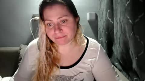 Snapshot of candycream74 chatting on 11/01/25, 08:11 Laura online show from 11/01/25, 08:11