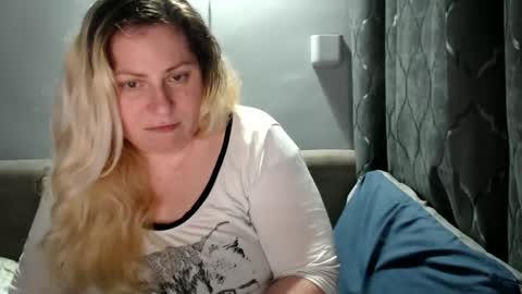 Snapshot of candycream74 chatting on 11/04/25, 07:57 Laura online show from 11/04/25, 07:57