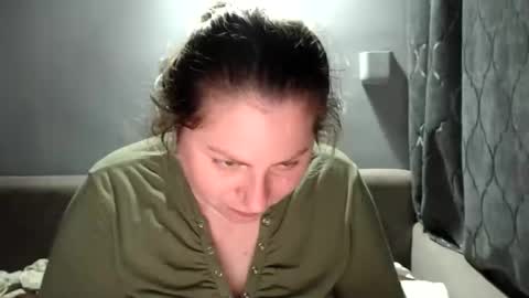 Snapshot of candycream74 chatting on 11/11/25, 06:30 Laura online show from 11/11/25, 06:30