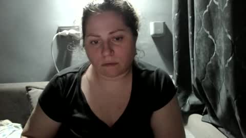 Snapshot of candycream74 chatting on 11/21/25, 05:11 Laura online show from 11/21/25, 05:11