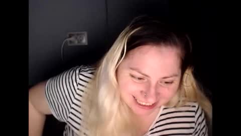 Snapshot of candycream74 chatting on 11/28/25, 01:14 Laura online show from 11/28/25, 01:14