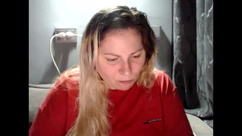 Snapshot of candycream74 chatting on 12/13/25, 08:36 Laura online show from 12/13/25, 08:36