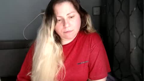 Snapshot of candycream74 chatting on 05/11/26, 06:41 Laura online show from 05/11/26, 06:41