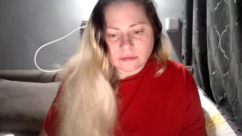 Snapshot of candycream74 chatting on 05/15/26, 07:10 Laura online show from 05/15/26, 07:10