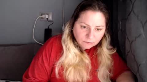Snapshot of candycream74 chatting on 06/04/26, 06:52 Laura online show from 06/04/26, 06:52