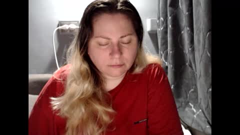 Snapshot of candycream74 chatting on 06/05/26, 07:30 Laura online show from 06/05/26, 07:30