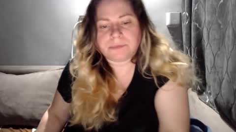 Snapshot of candycream74 chatting on 06/10/26, 11:03 Laura online show from 06/10/26, 11:03