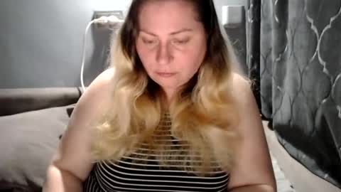 Snapshot of candycream74 chatting on 06/11/26, 09:57 Laura online show from 06/11/26, 09:57