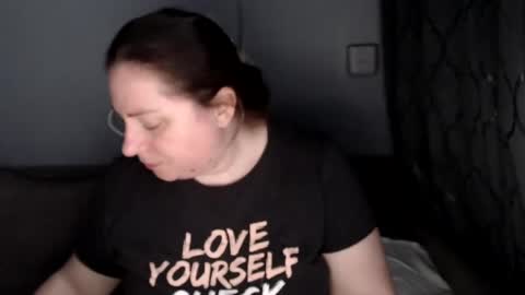 Snapshot of candycream74 chatting on 06/18/26, 11:58 Laura online show from 06/18/26, 11:58