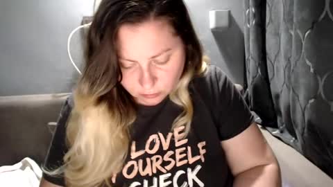 Laura online show from 07/28/26, 09:03