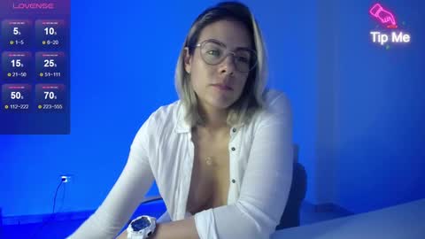 Snapshot of candydowson1 chatting on 02/07/25, 11:12 Candy Dowson online show from 02/07/25, 11:12