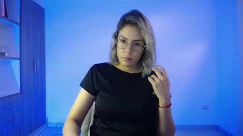 Candy Dowson online show from 10/24/25, 09:22