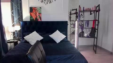 Sofia online show from 10/15/25, 12:44