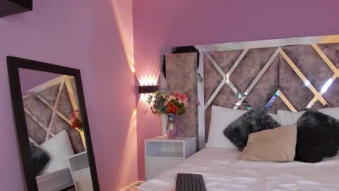 Snapshot of candyluxury_ chatting on 02/17/25, 01:25 candyluxury_ online show from 02/17/25, 01:25