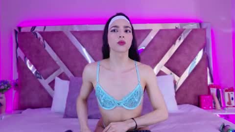 candyluxury_ online show from 05/19/26, 12:11