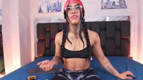 Aura  online show from 02/22/25, 11:57