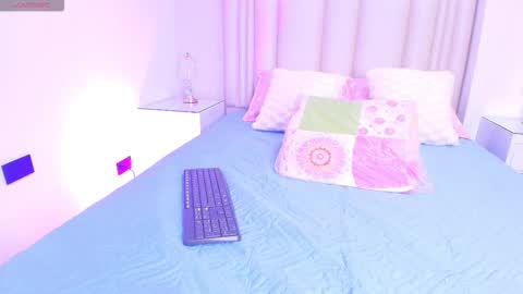 Aura  online show from 11/05/25, 11:54