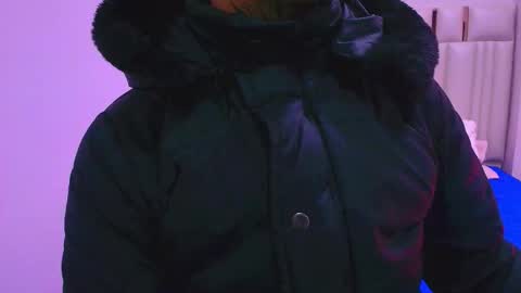 Aura  online show from 11/08/25, 11:54