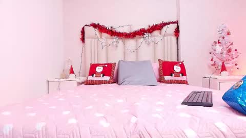 Aura  online show from 11/24/25, 11:54