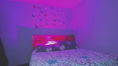 Snapshot of canela_vae chatting on 09/17/25, 12:45 Canela online show from 09/17/25, 12:45