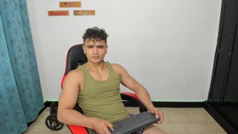 Snapshot of capitan_jones007 chatting on 10/01/25, 12:44 jones online show from 10/01/25, 12:44