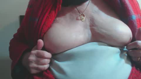 Snapshot of capitanfuturo44 chatting on 04/14/26, 02:45 Cinzia ex regina online show from 04/14/26, 02:45