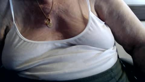 Snapshot of capitanfuturo44 chatting on 06/20/26, 09:45 Cinzia ex regina online show from 06/20/26, 09:45