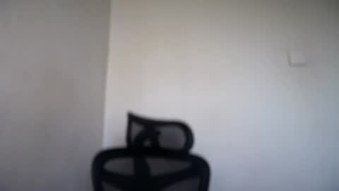 Snapshot of cappuccinokiss chatting on 04/24/26, 07:22 Emma online show from 04/24/26, 07:22
