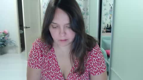 Snapshot of cappuchinno chatting on 12/21/25, 12:56 cappuchinno online show from 12/21/25, 12:56